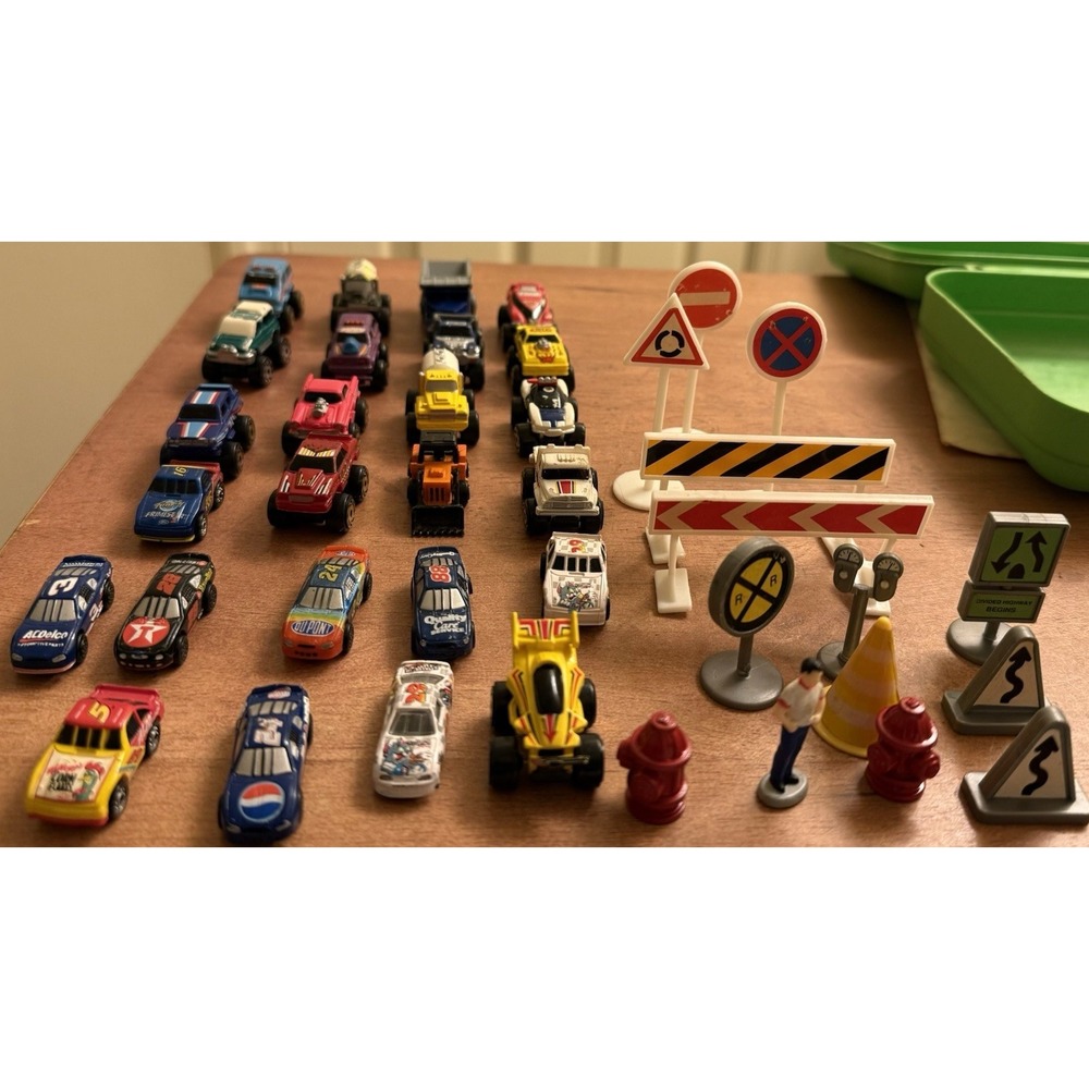 Lot Of 25‎ Micro Machine Road Champs ,Racing Champs Mini Vehicles W/ Accessories